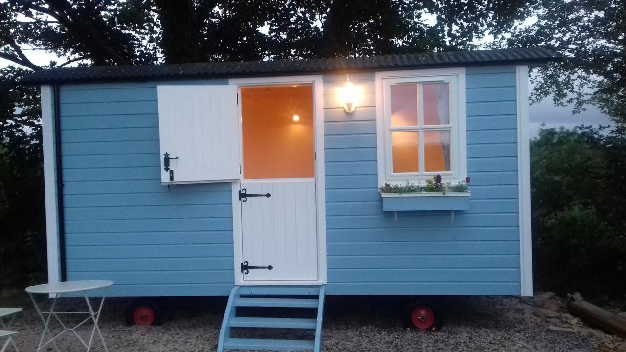 Chalet Glamping At Doon Angus Farm *